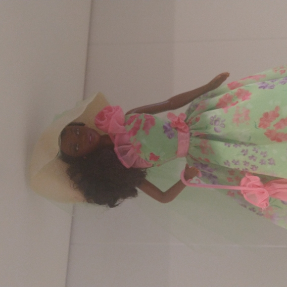 Simply charming Barbie - Picture 2 of 2